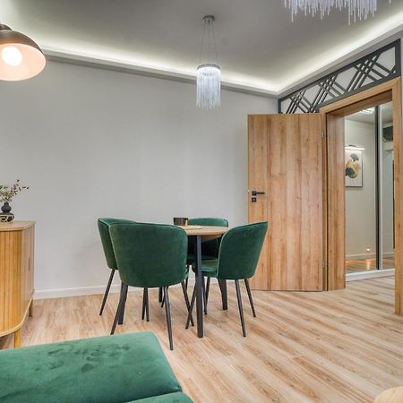 City Chic Retreat: Newly Renovated 1Br Apartment Бухарест Екстер'єр фото
