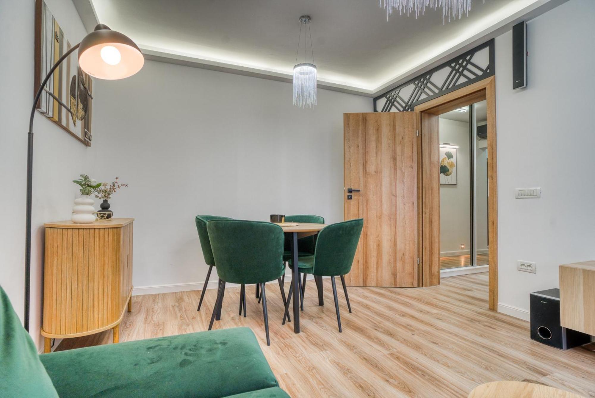 City Chic Retreat: Newly Renovated 1Br Apartment Бухарест Екстер'єр фото