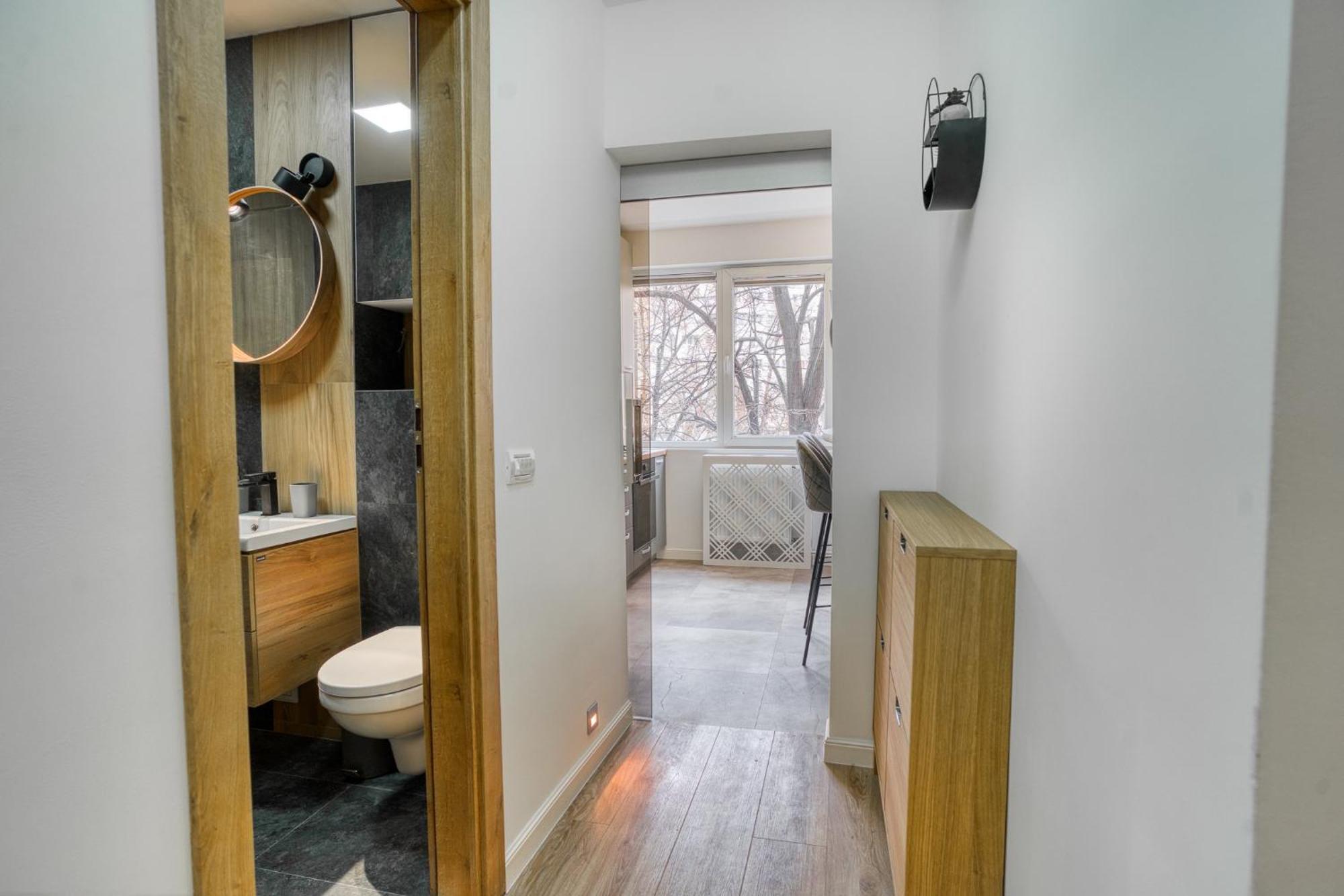 City Chic Retreat: Newly Renovated 1Br Apartment Бухарест Екстер'єр фото