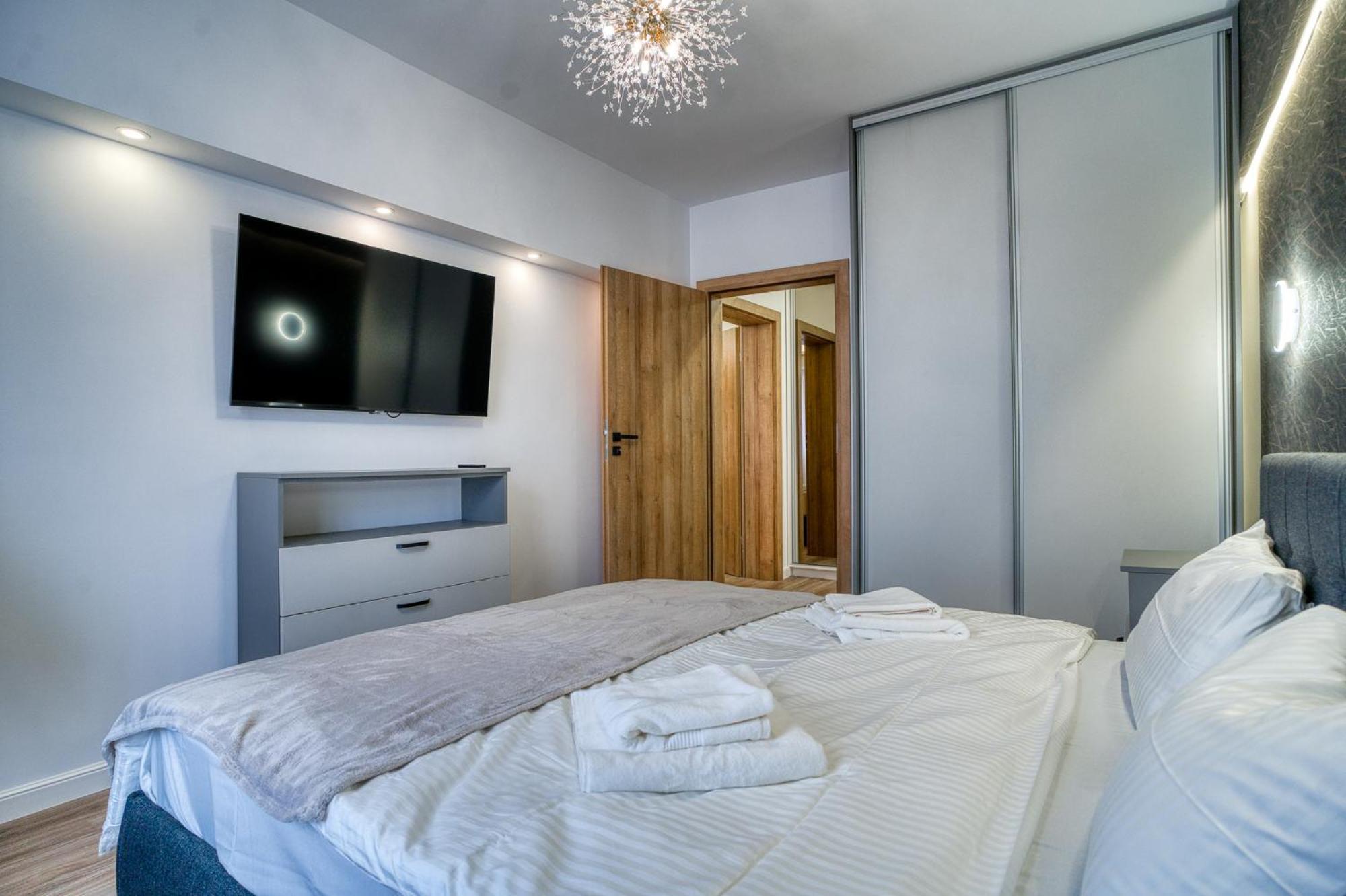 City Chic Retreat: Newly Renovated 1Br Apartment Бухарест Екстер'єр фото