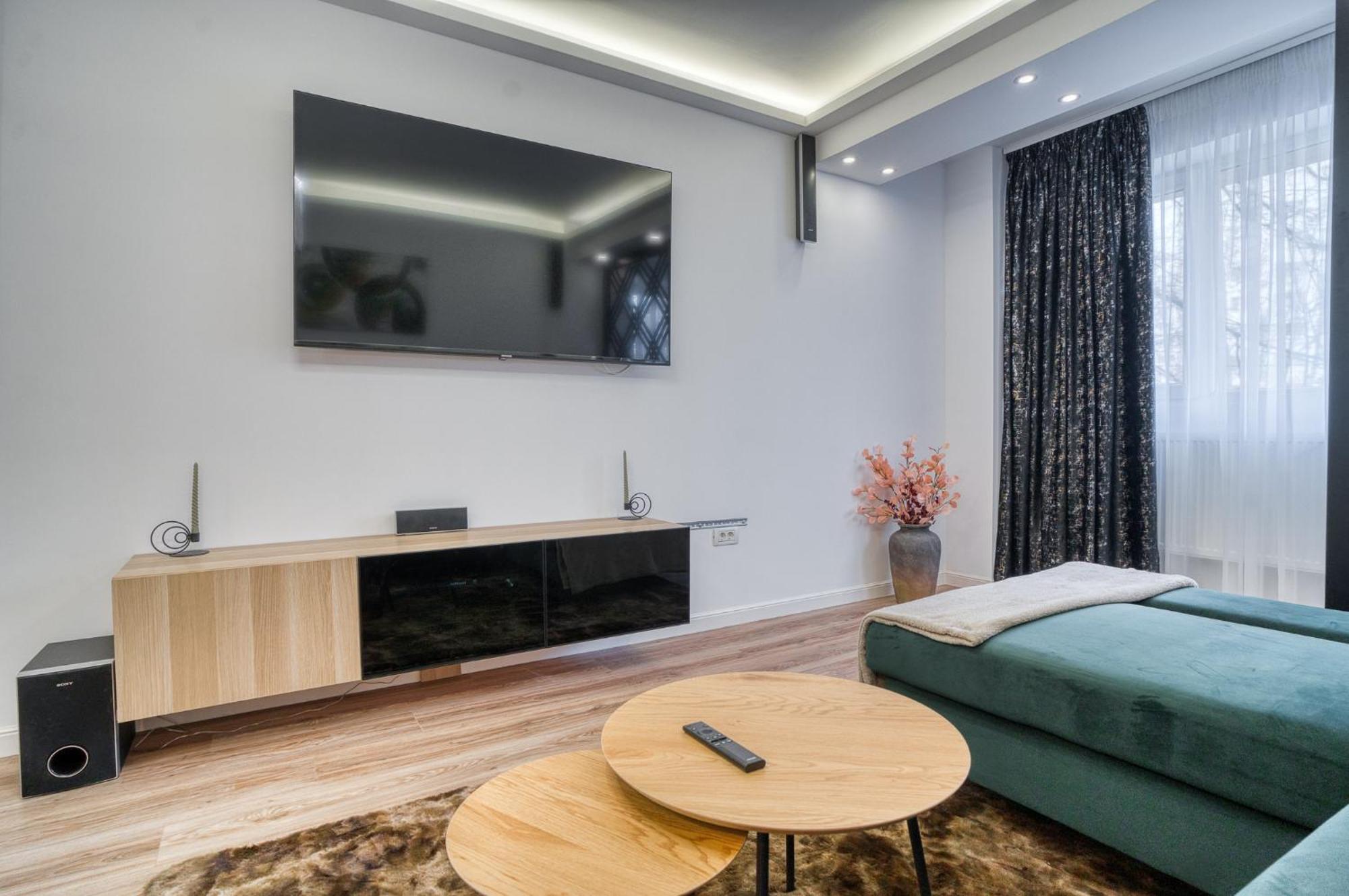 City Chic Retreat: Newly Renovated 1Br Apartment Бухарест Екстер'єр фото