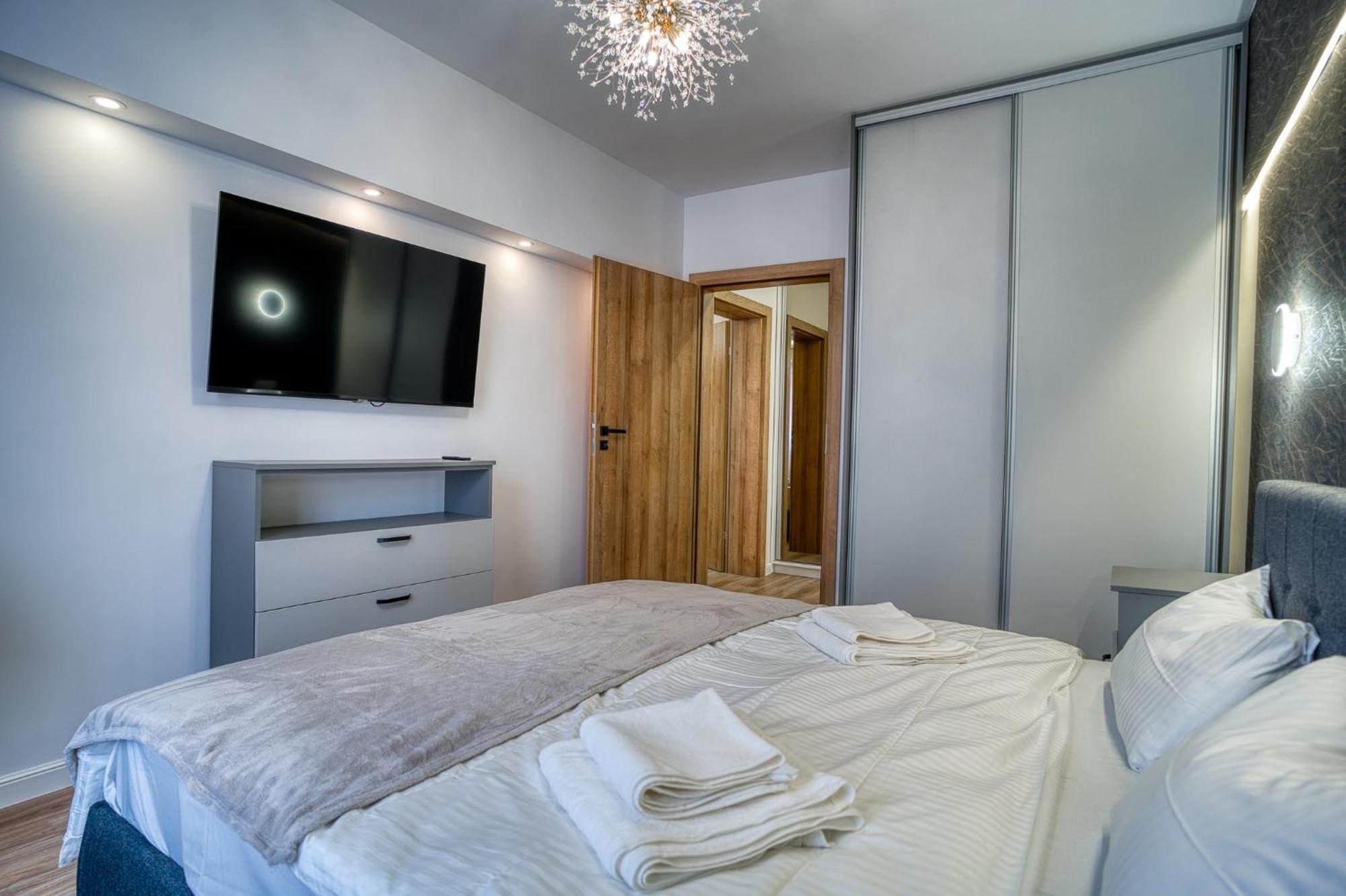 City Chic Retreat: Newly Renovated 1Br Apartment Бухарест Екстер'єр фото