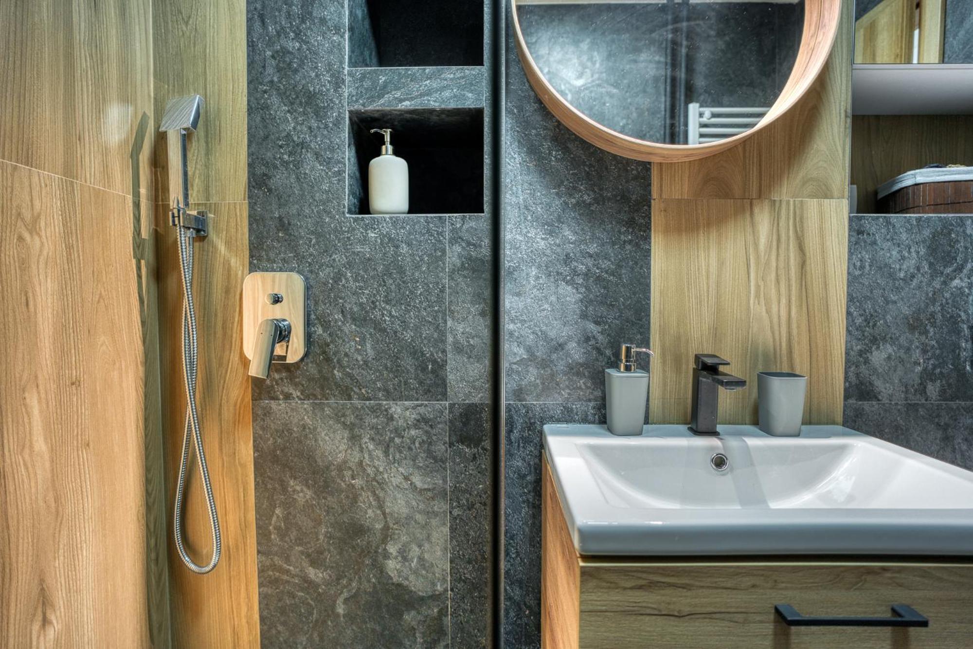 City Chic Retreat: Newly Renovated 1Br Apartment Бухарест Екстер'єр фото